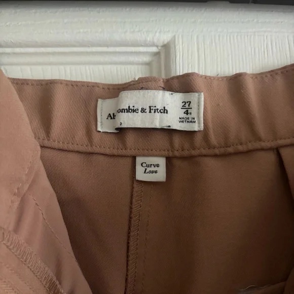 Abercrombie & Fitch Women's Camel Trousers - Picture 7 of 8